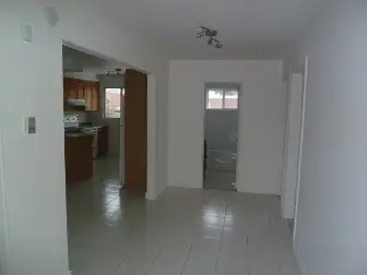 3 Bedrooms & 1 Bath Apartment - Photo 2