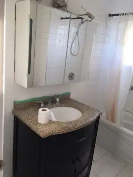 3 Bedrooms & 1 Bath Apartment - Photo 3