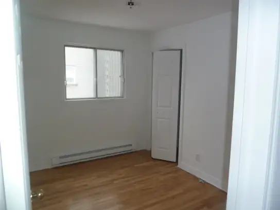 3 Bedrooms & 1 Bath Apartment - Photo 7