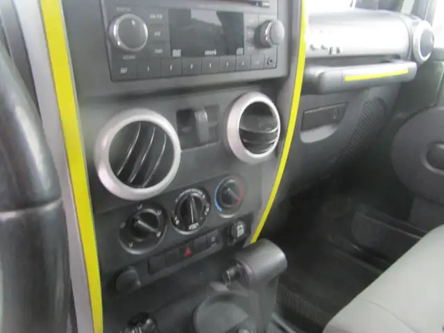 Jeep Wrangler Sahara 2008 4x4 automatique tres bonne condition b - Photo 3