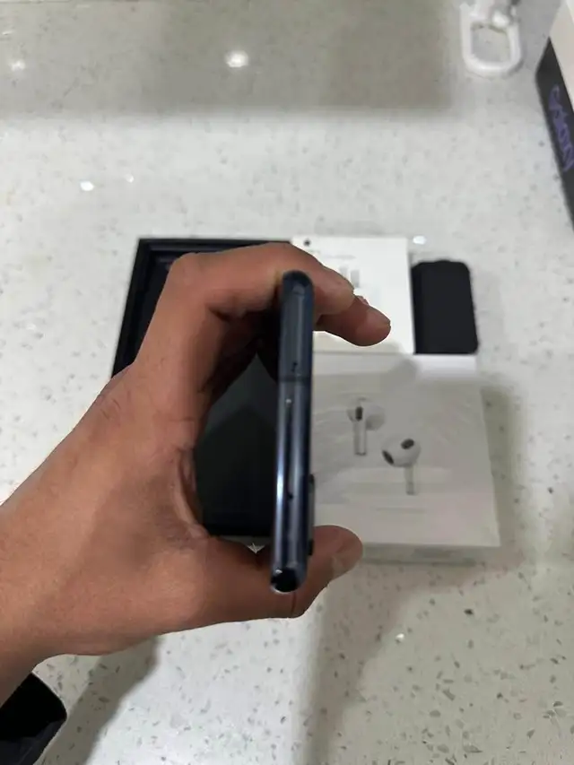 Samsung Galaxy S20 128GB – Bundle Deal – Delivery Included - Photo 3