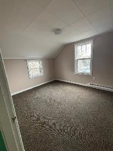 private room with attic - Photo 2