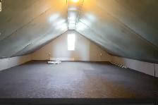 private room with attic - Photo 3