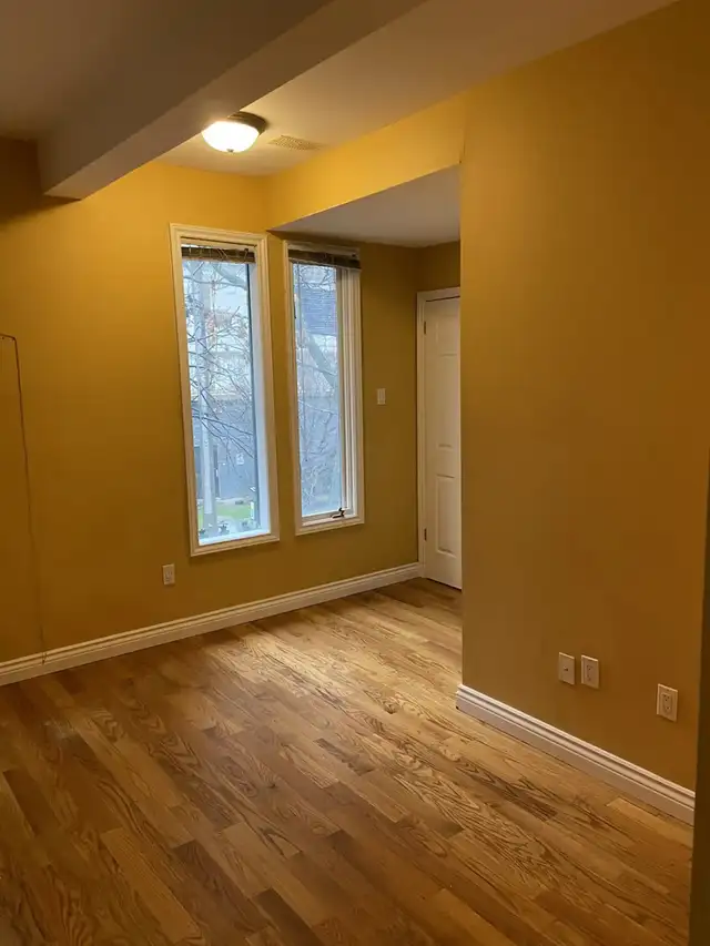 Bedroom with private bathroom - Downtown for May 1st - Photo 6