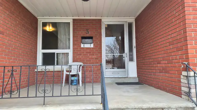 3 Bed Room House For Rent Near Humber Collage - Photo 2