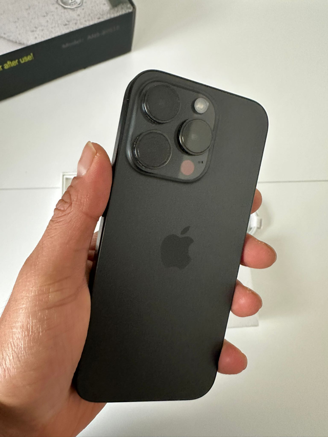 iPhone 15 Pro 128gb 80% batteryAirpods/Fast Charger/Delivery - Photo 3