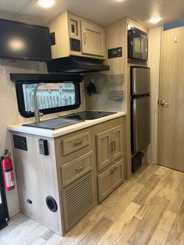 2022 Rock Wood Geo Pro Travel Trailer 20FBS - Photo 2