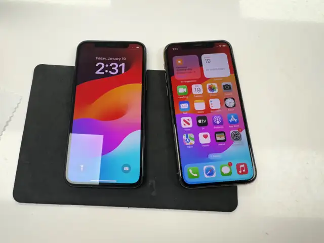 Unlocked Apple iPhone 11 pro max with 1 year warranty - Photo 3