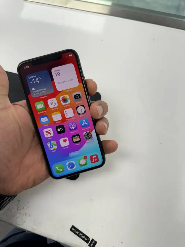 Unlocked Apple iPhone 11 pro max with 1 year warranty - Photo 4