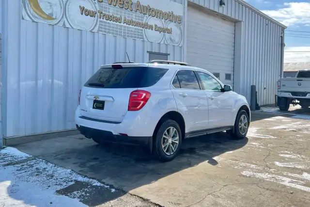 2017 Chevrolet Equinox LT AWD - Photo 5