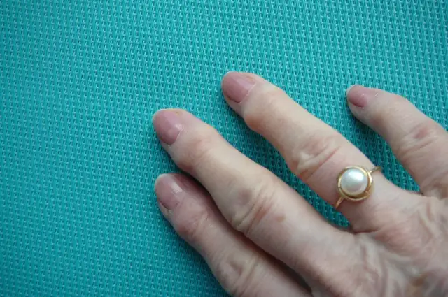 BAGUE en OR 14 k. sertie d'une Perle d'eau douce ( 7.5 ) - Photo 4