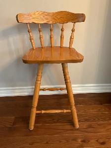 SWIVEL SOLID OAK WOOD COUNTER HEIGHT STOOL WITH BACK