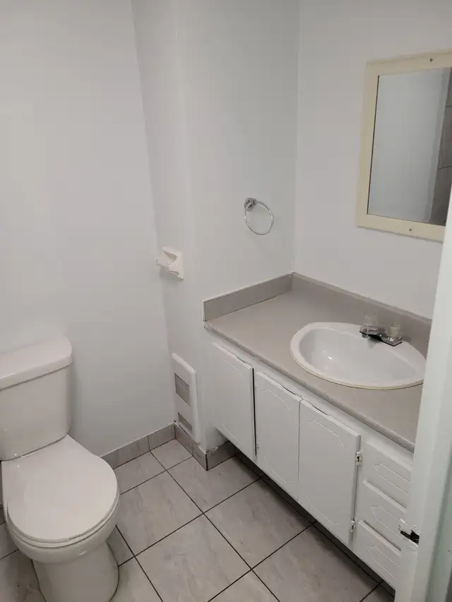 Très Bel Appartement 3 1/2 à Louer - Boul. Des Sources - DDO - Photo 3