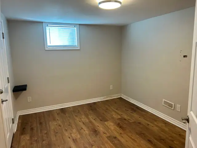 1 bedroom plus den Basement Apartment for rent in Hamilton - Photo 4