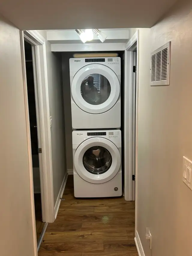 1 bedroom plus den Basement Apartment for rent in Hamilton - Photo 8