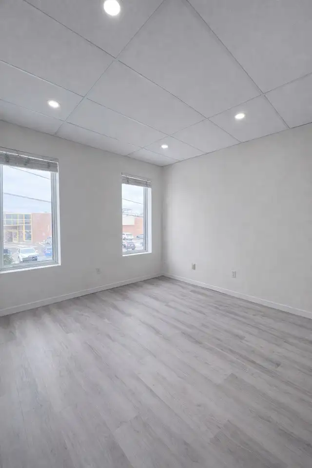 Local professionnel à louer– 234 rue St-Antoine Nord, Lavaltrie - Photo 2
