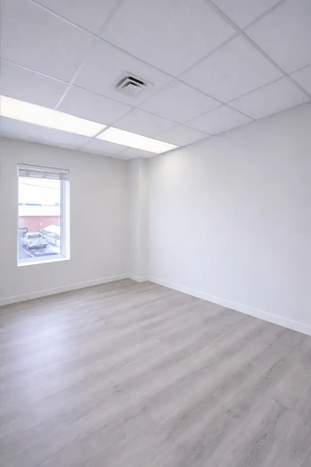 Local professionnel à louer– 234 rue St-Antoine Nord, Lavaltrie - Photo 3