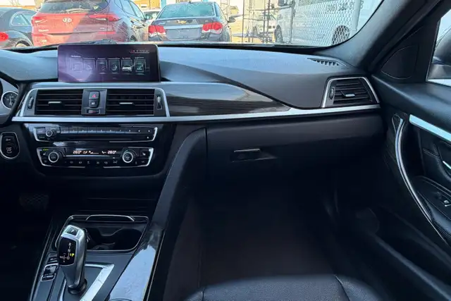 2017 BMW 3 Series 330i xDrive AWD - No Accident - Photo 12