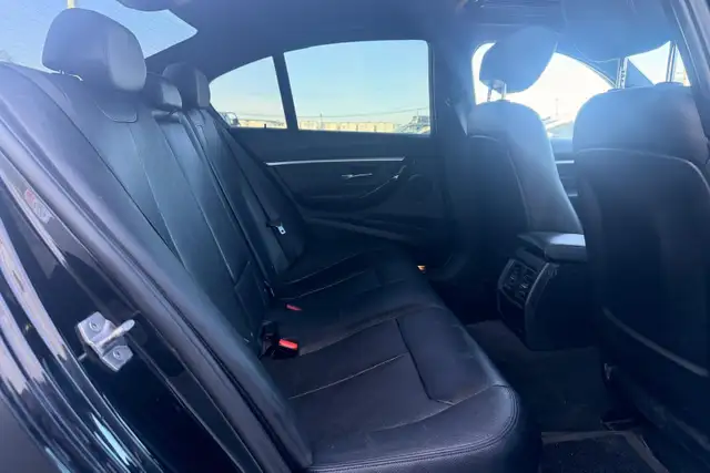 2017 BMW 3 Series 330i xDrive AWD - No Accident - Photo 19