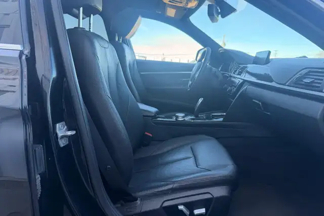 2017 BMW 3 Series 330i xDrive AWD - No Accident - Photo 20