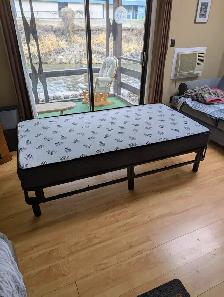 Bedframe with mattress. - Photo 3