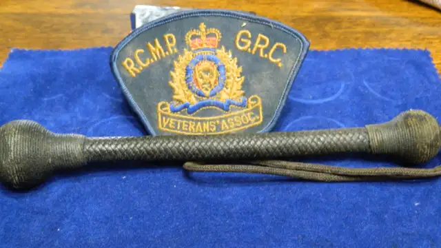 Antique Garcette de Police GRC et Écusson en Cuir et Plomb