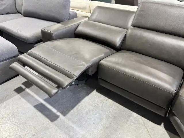 Dark grey leather sectional with power seat - Photo 4