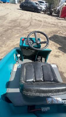 Tennant T-15 Commercial Cleaning Machine for Sale - Photo 4