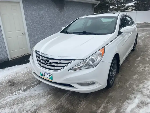 Hyundai Sonata - Photo 2