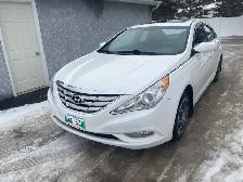 Hyundai Sonata - Photo 2