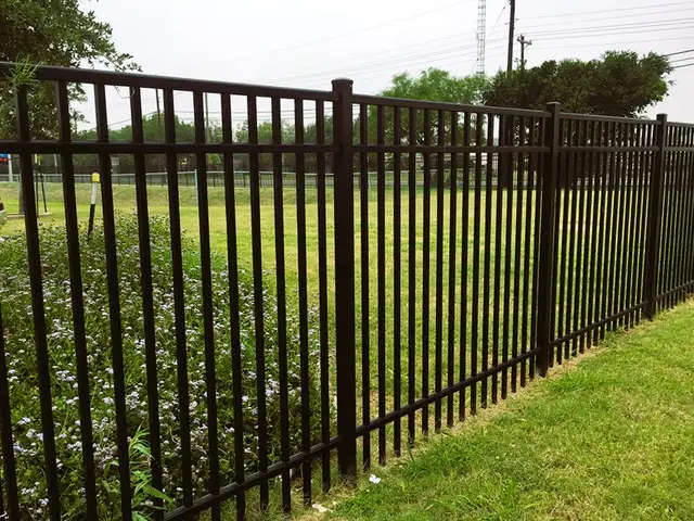 Heavy Duty Flat Top Ornamental Fence 8x6 – 20 Panels - Photo 6