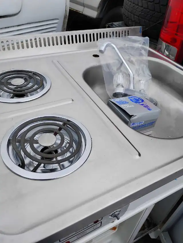 small apartment size/cottage 2 burner,fridgeand sink cabinet - Photo 2