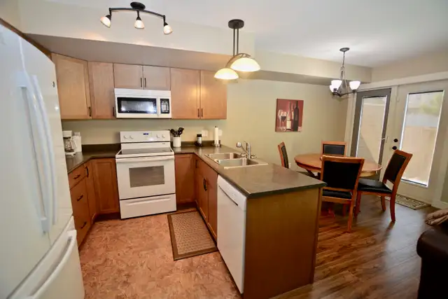 Fully Furnished 4 Bedroom 3.5 Bath for Rent in Drayton Valley! - Photo 3