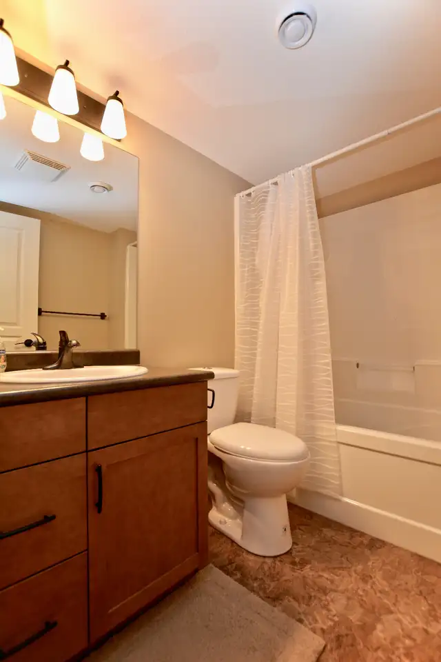 Fully Furnished 4 Bedroom 3.5 Bath for Rent in Drayton Valley! - Photo 8