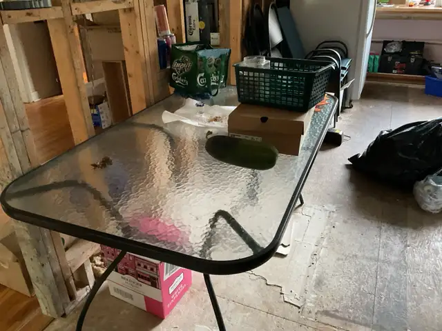 table avec 4 chaises extérieur