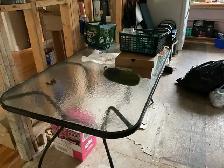 table avec 4 chaises extérieur