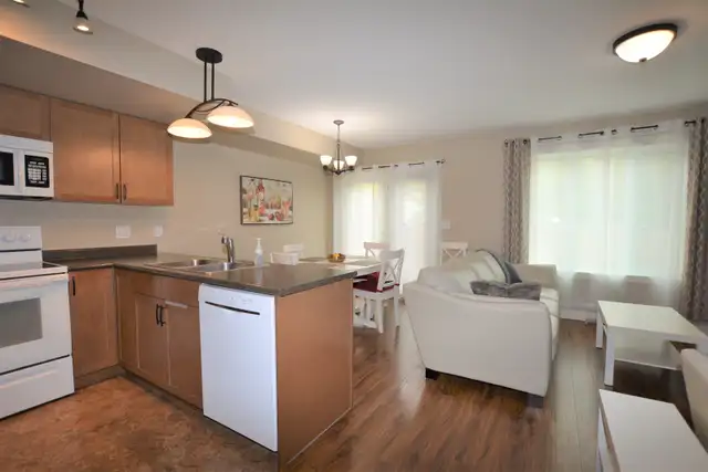 Furnished 3-Bed, 2-Bath suite with Garage in Drayton Valley! - Photo 2