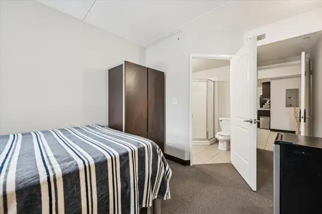 Spacious Student Accommodation (Furnished and En-suite Bathroom) - Photo 13
