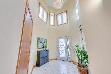 upstairs rooms May1st Dundas/Erin Mills Pkwy near UTM