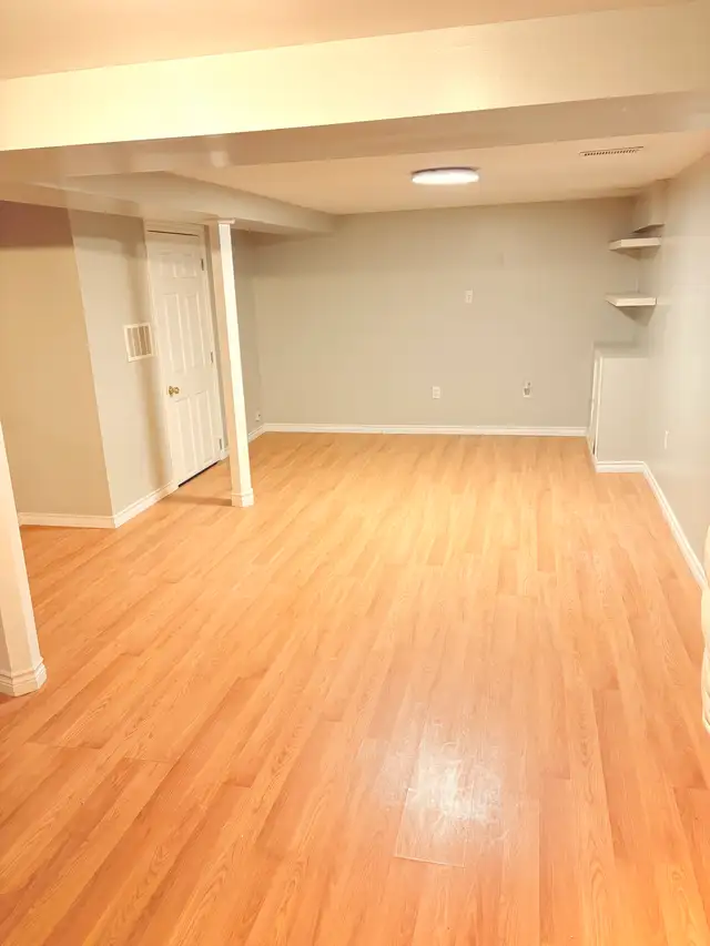 Spacious 1 Bdrm basement apartment - Photo 2