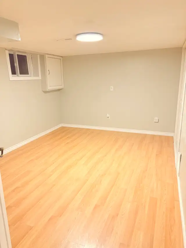 Spacious 1 Bdrm basement apartment - Photo 3