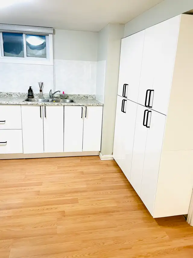 Spacious 1 Bdrm basement apartment - Photo 5
