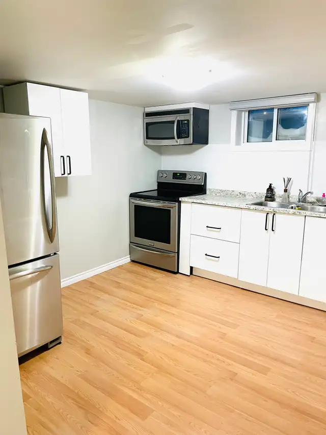 Spacious 1 Bdrm basement apartment - Photo 6