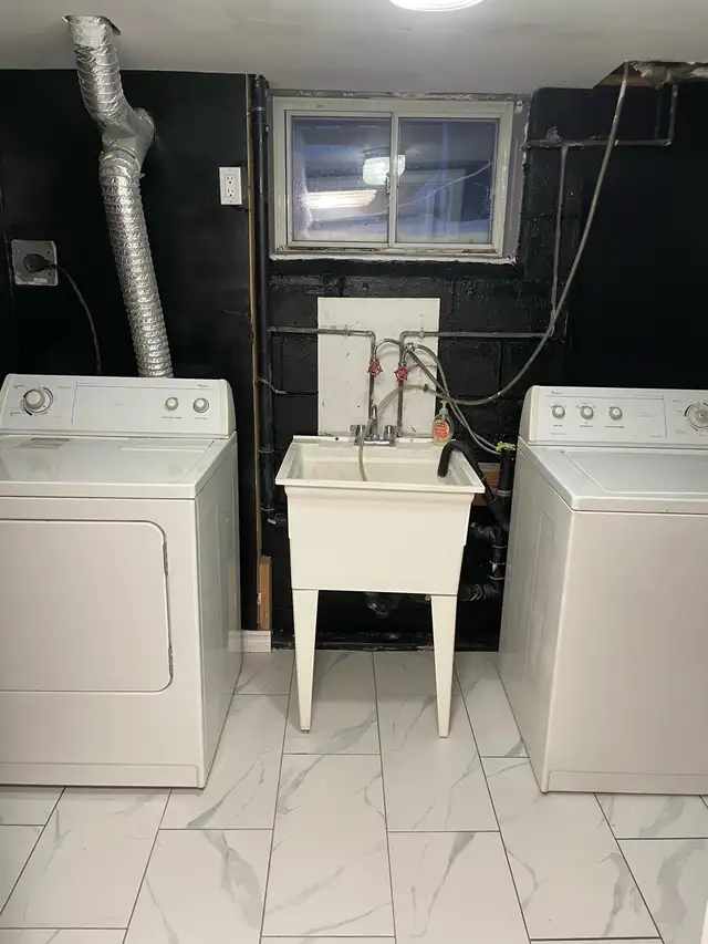 Spacious 1 Bdrm basement apartment - Photo 7