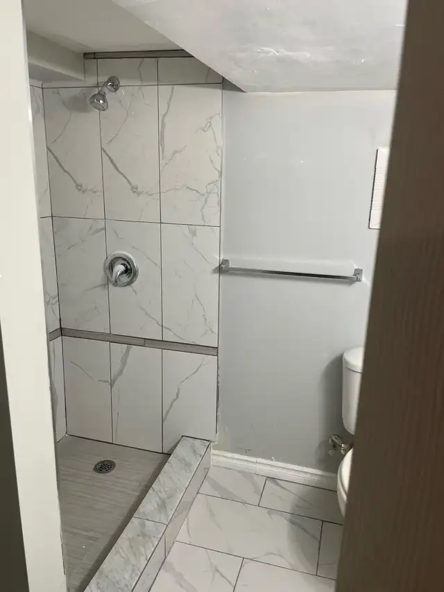 Spacious 1 Bdrm basement apartment - Photo 10