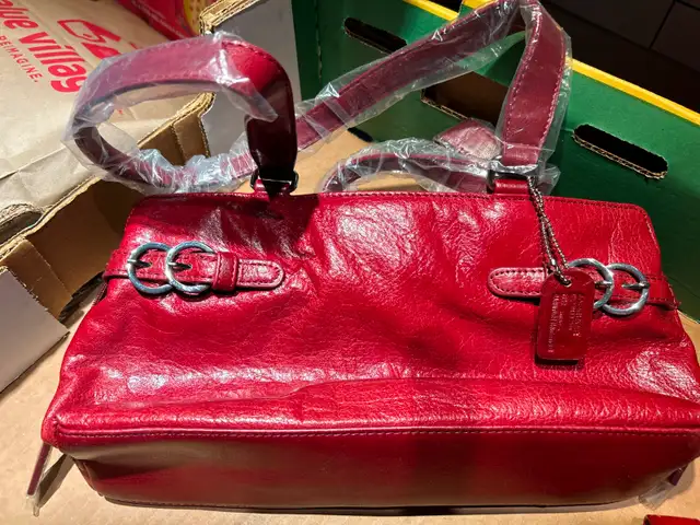 ONE NEW JESSICA PURSE AND CARD HOLDERAS PICTURED - Photo 2