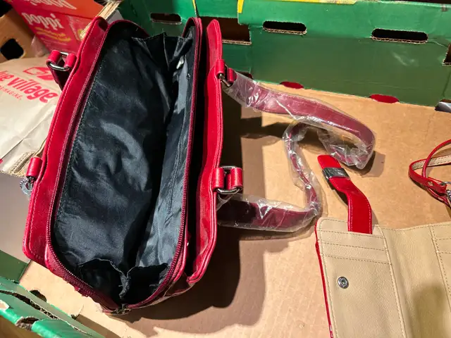ONE NEW JESSICA PURSE AND CARD HOLDERAS PICTURED - Photo 5
