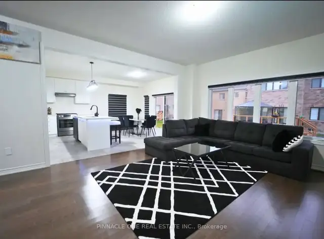 Stunning 4 Bedroom, 2.5 Bathroom House for Rent in Keswick - Photo 2