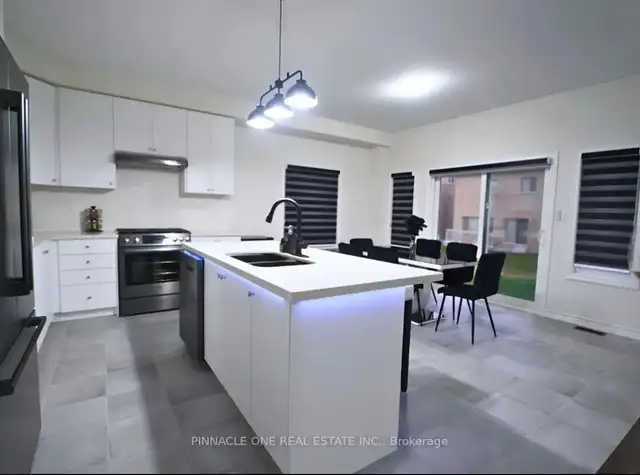 Stunning 4 Bedroom, 2.5 Bathroom House for Rent in Keswick - Photo 5