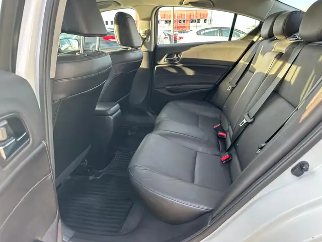 2016 Acura ILX Premium | Bluetooth, Back Cam, Sunroof - Photo 11
